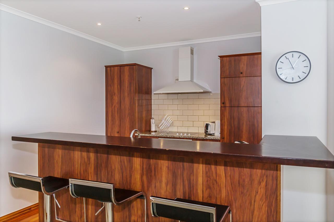 Princes Wharf Boutique Apartments Окленд Экстерьер фото